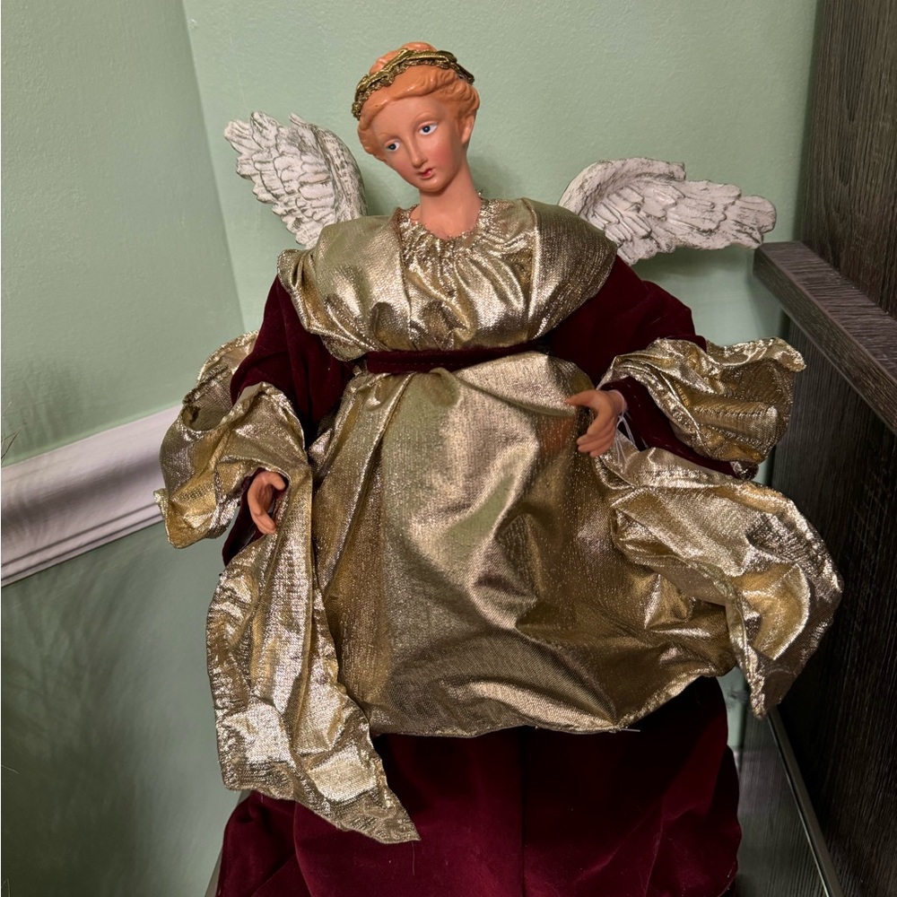 Christmas Tree Angel Topper. Pre-owned vintage.